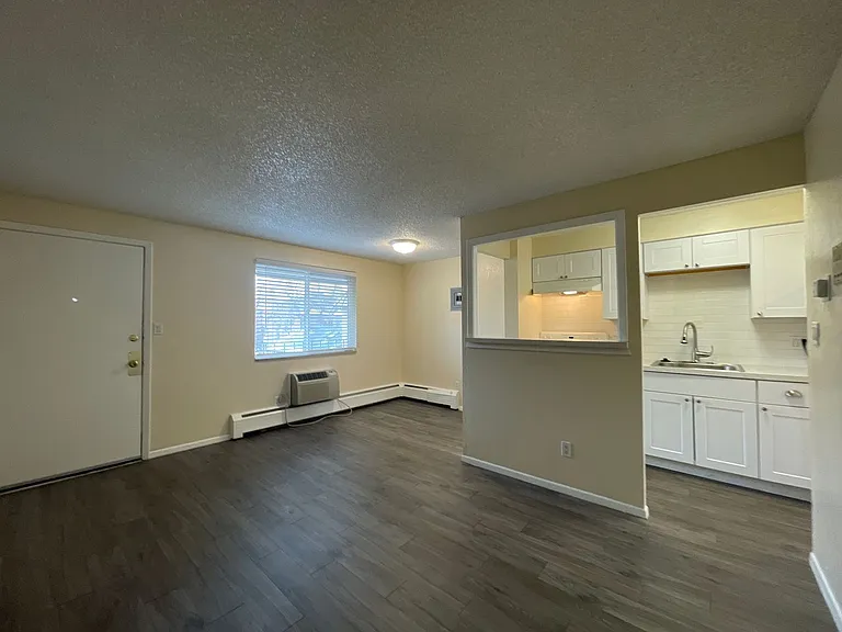Spartan Court Apartments — Photo 7