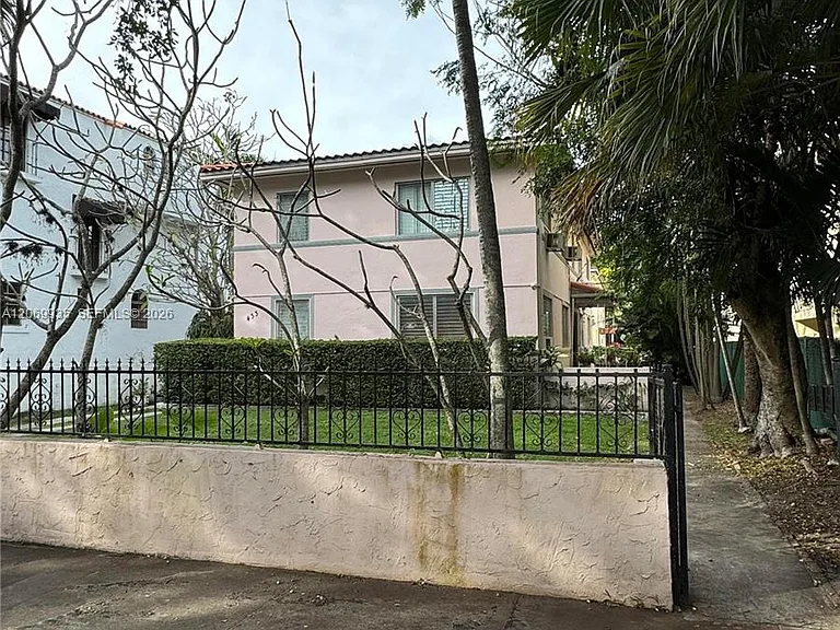 433 Santander Ave #1 — Photo 5