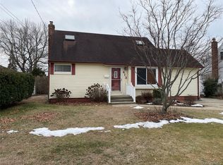 413 37th Street, Lindenhurst, NY 11757