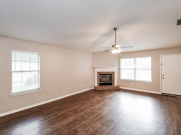 5th image of 2530 Fox Hill Ln