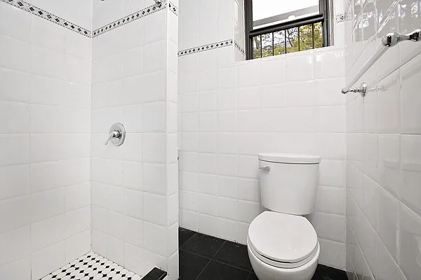 Rented by Waldstar Real Estate LLC | media 17