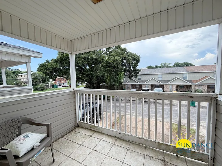 2404 Suwanee Ln — Photo 14