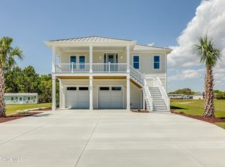 207 Backfin Ct, Newport, NC 28570