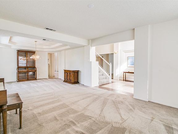 5th image of 119 Hampshire Ln