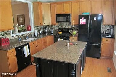 Eat-in kitchen