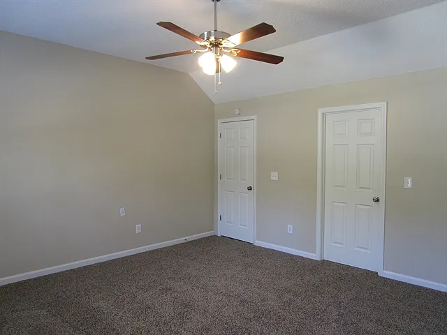 204 Carrie Dr — Photo 8