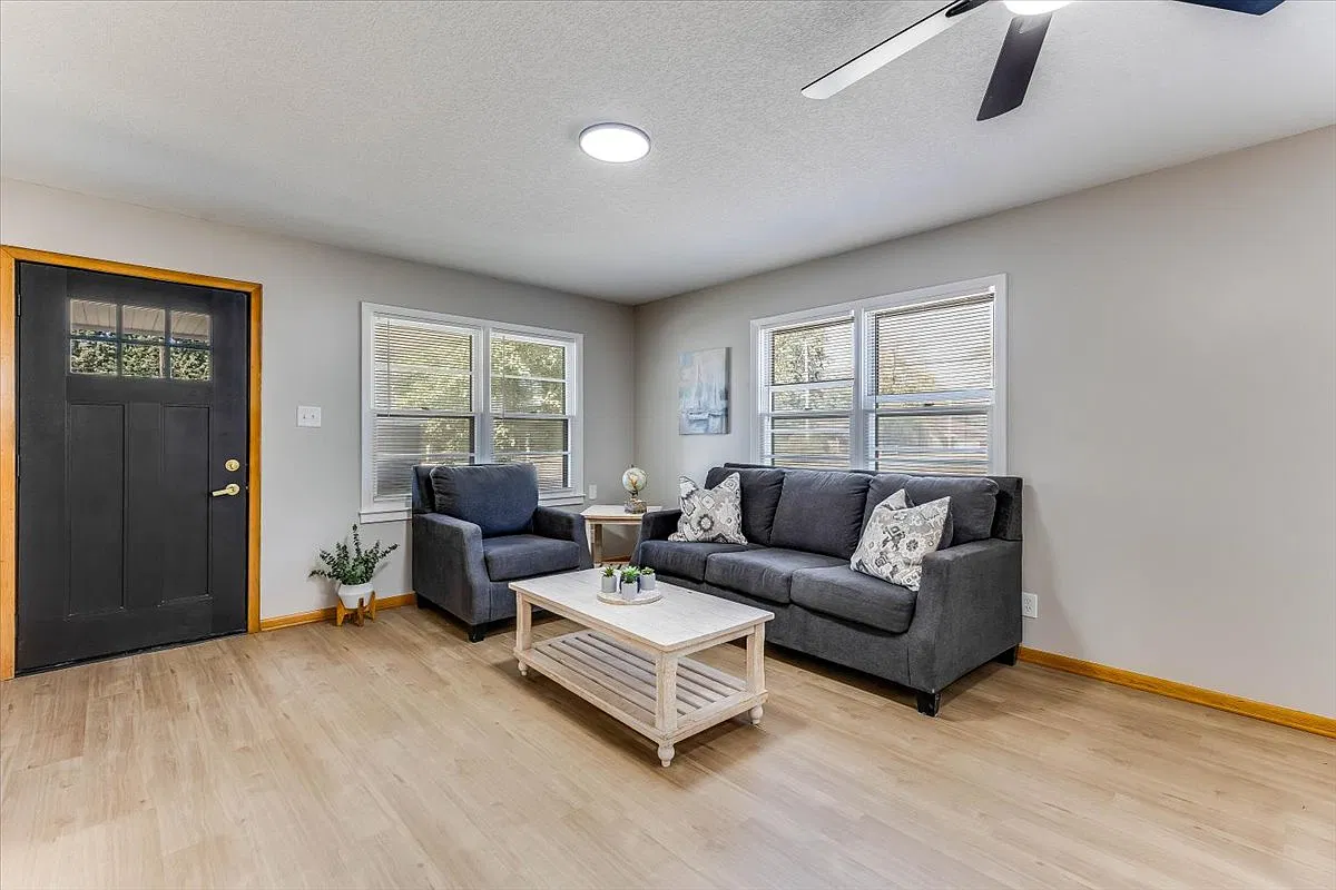 6 bed, 2650 sqft, $2,595 — Photo 1