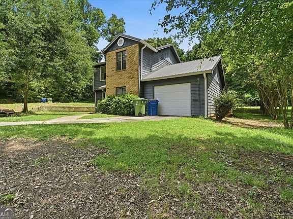 2nd image of 194 Brownlee Rd SW