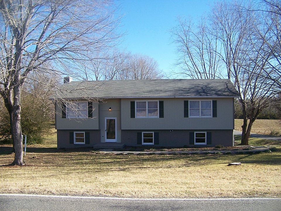1st image of 325 Smith Ln