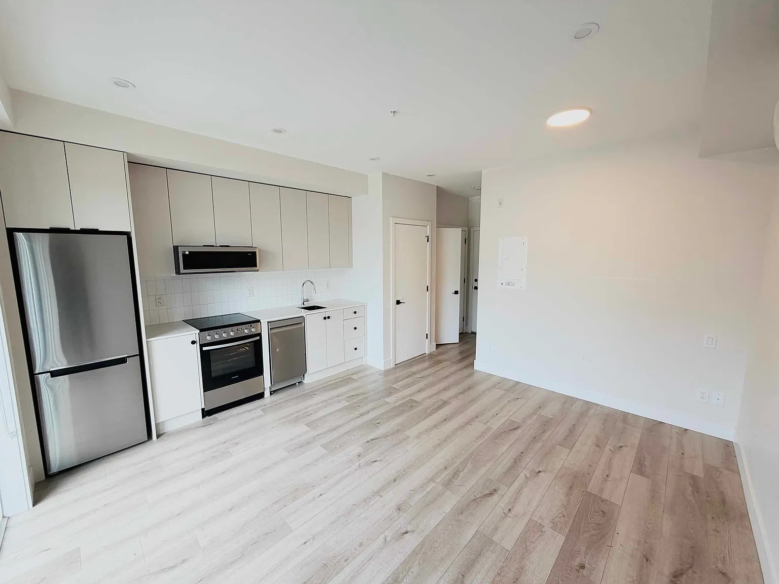 Studio, 301 sqft, $1,400 — Photo 3