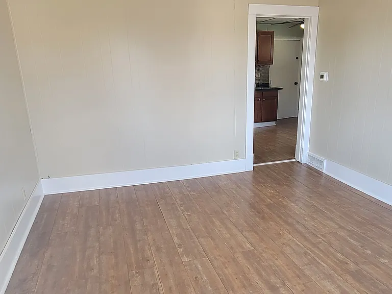 54 Birch Ave S — Photo 6