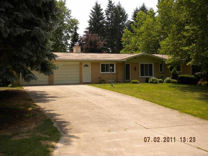 1st image of 827 Woodcock Dr