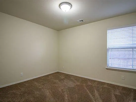 10427 S James St — Photo 9