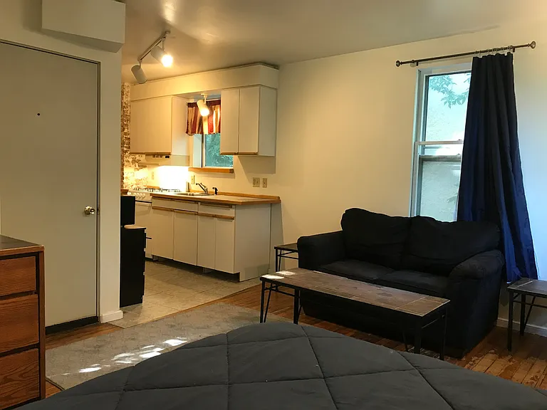702 E Buffalo St — Photo 5