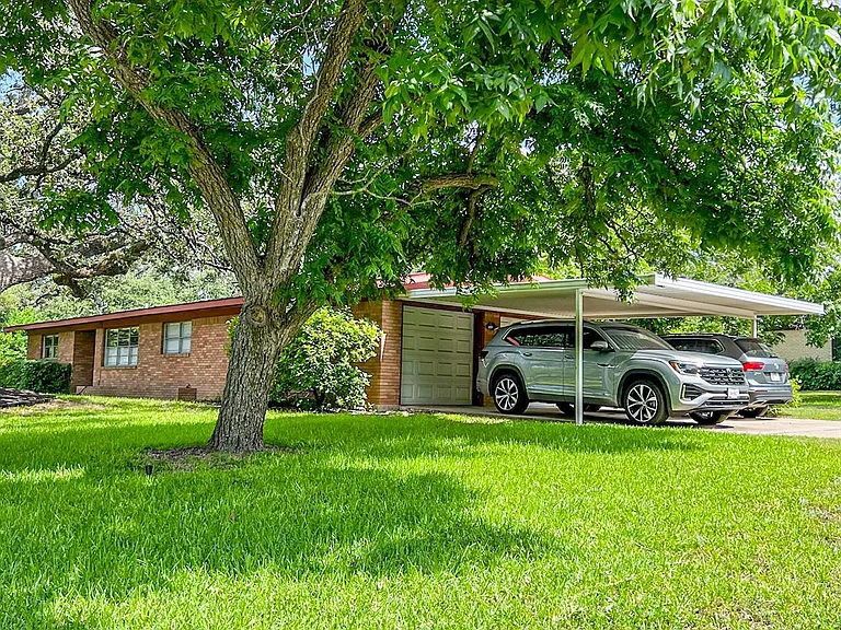 205 W Covington Dr — Photo 24