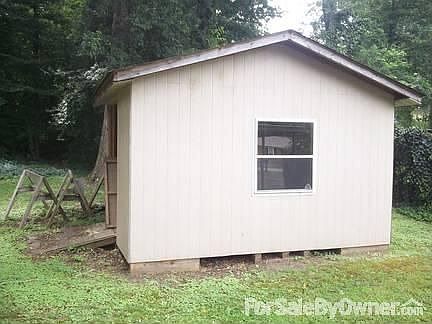 3rd image of 762 Cherokee Dr
