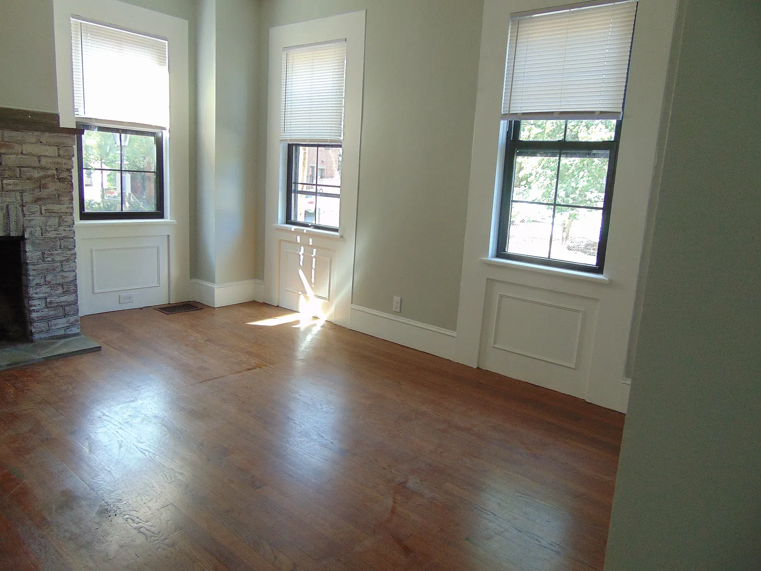 3 bed, 1980 sqft, $2,750 — Photo 4