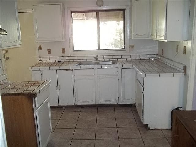 2nd image of 409 W 17th St