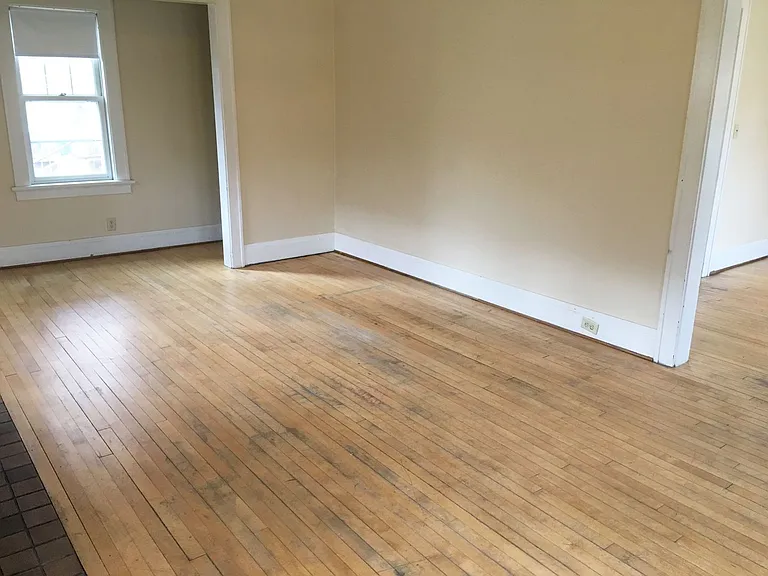 605 E Thomas St — Photo 11
