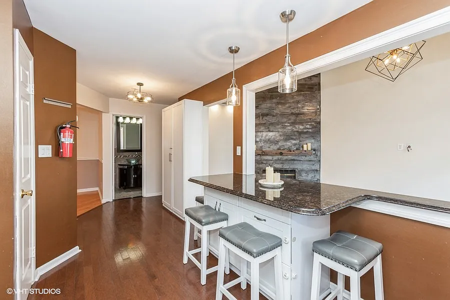 3 bed, 2010 sqft, $4,700 — Photo 3