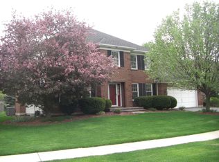 818 Raintree Dr, Naperville, IL 60540