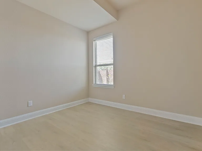 237 Frontier Dr — Photo 6