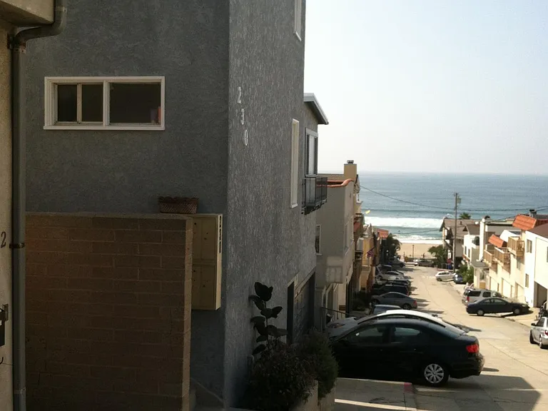230 39th St #A — Photo 2