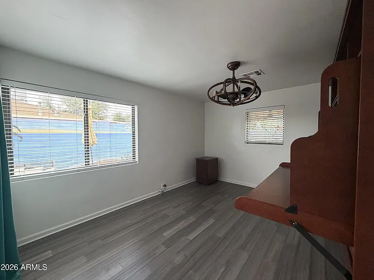 2514 E Fairmount Ave — Photo 9