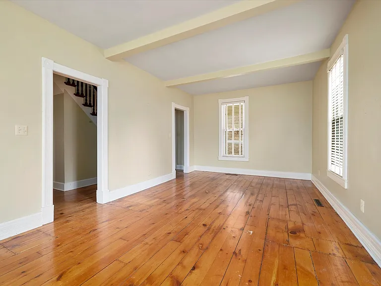 139 College St — Photo 31