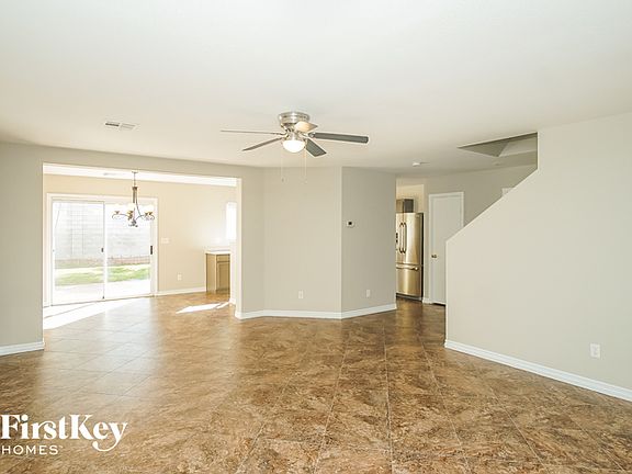 3rd image of 2043 Spiers Ave