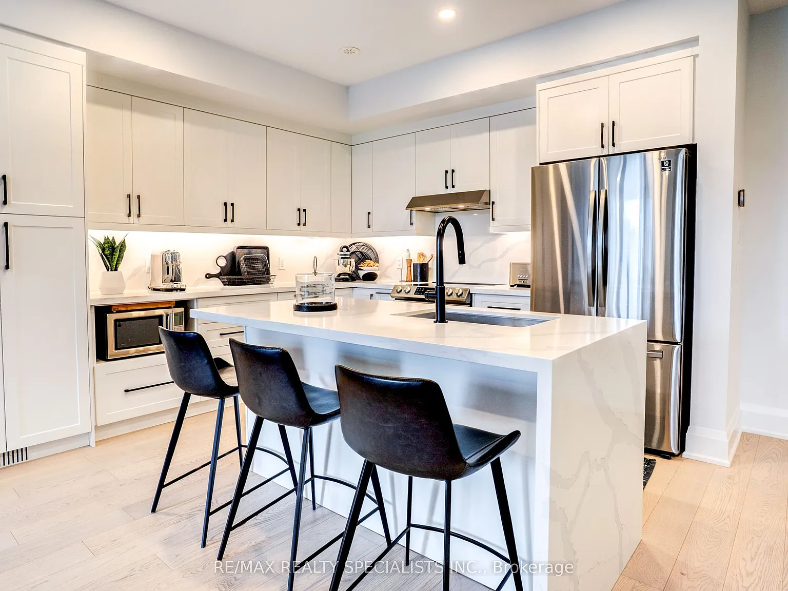 2 bed, $3,300 — Photo 4