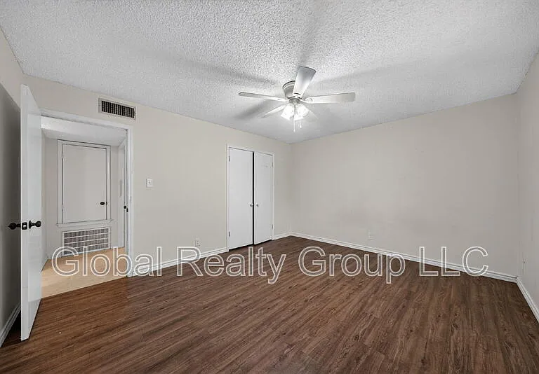 306 Meadow Dr — Photo 1