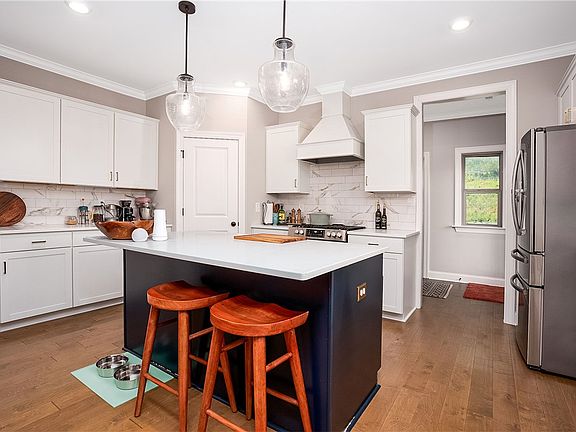 4th image of 804 Clear Spring Dr