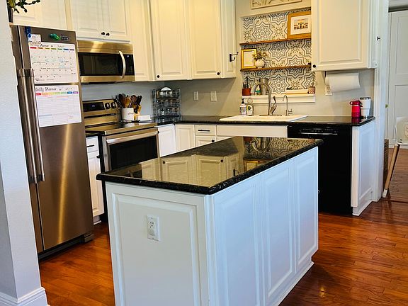 4th image of 3607 S Waverly Pl