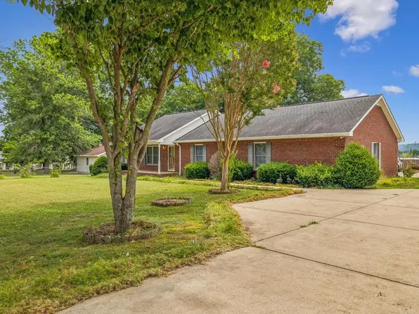 111 Basswood Dr, Gordonsville, TN 38563