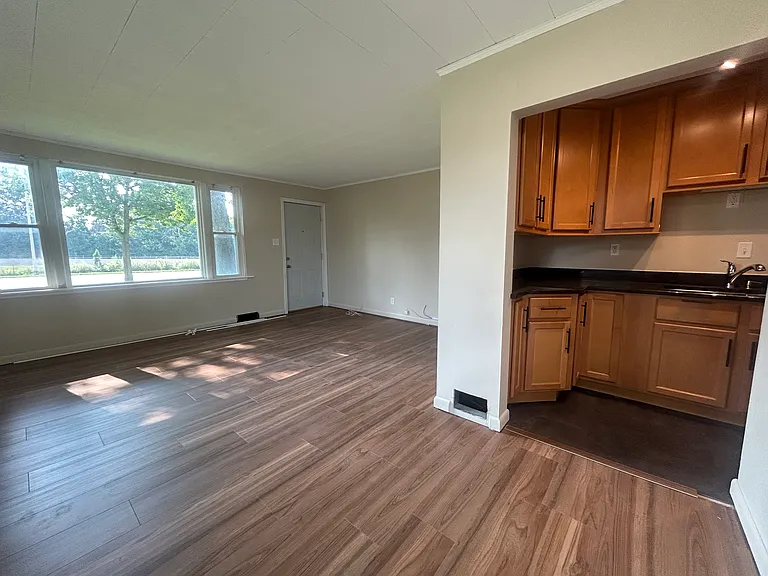 5006 N Port Washington Rd — Photo 5
