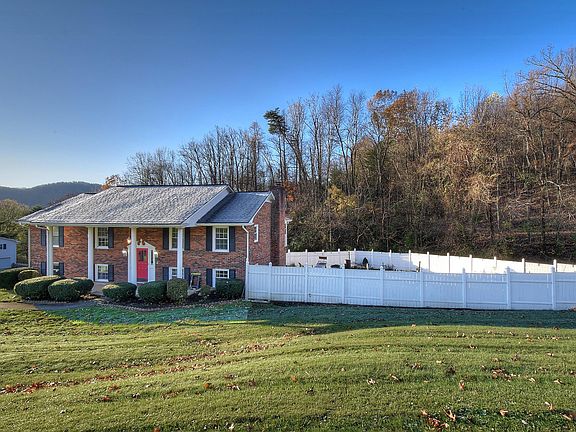 2nd image of 125 Crockett Ln