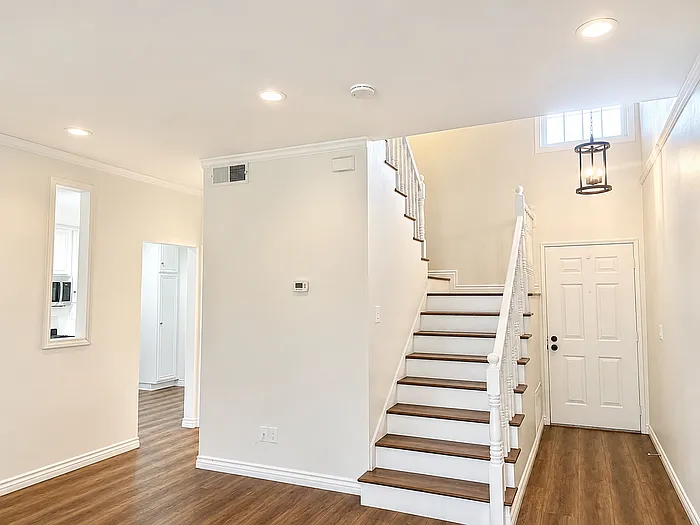 3 bed, 2.5 bath, 1341 sqft, $3,250 — Photo 2