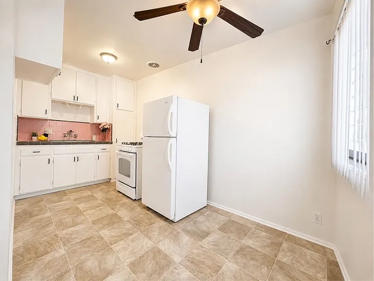 3728.5 Ingraham St — Photo 16