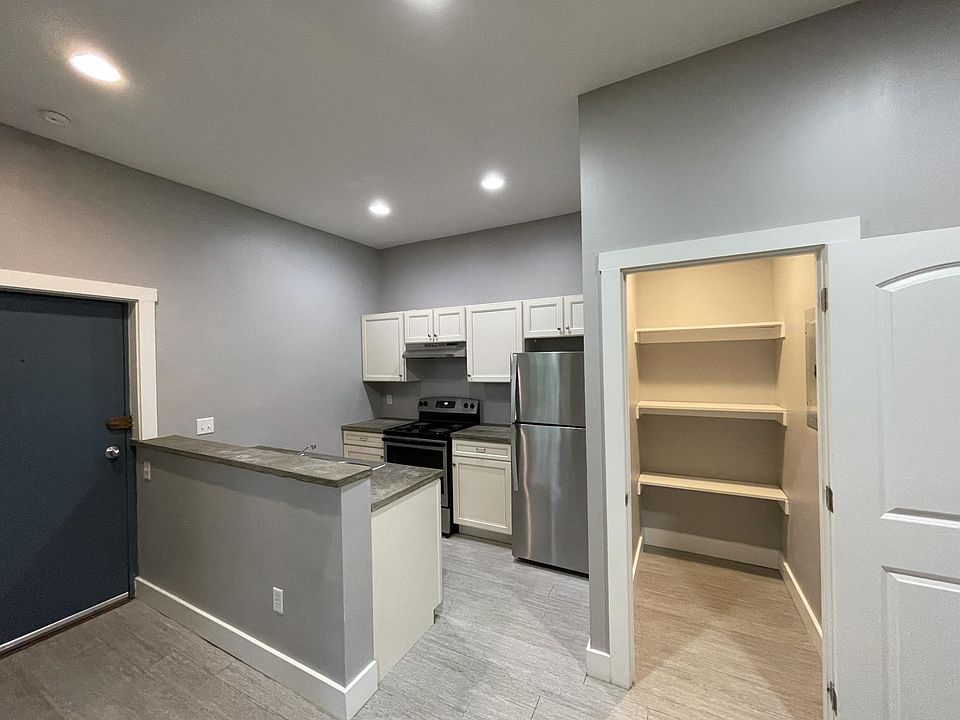 New appliances, walk in pantry
