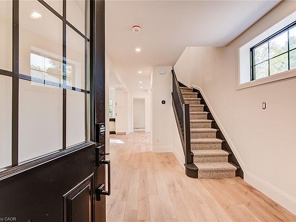 4th image of 101 Wood St