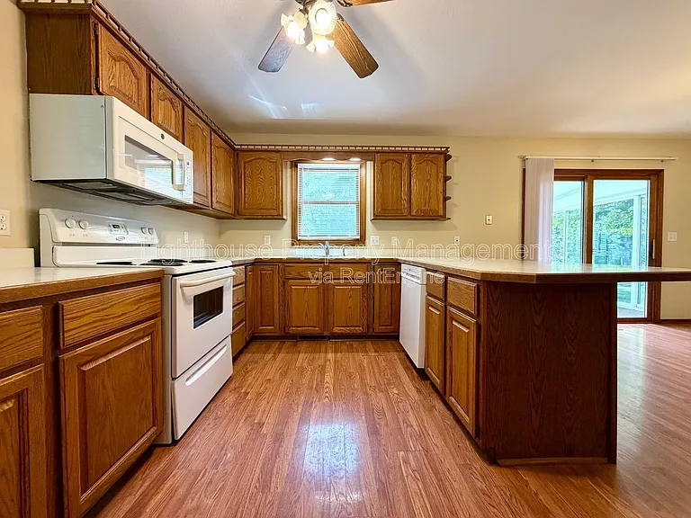 3696 Senna Dr NE — Photo 32