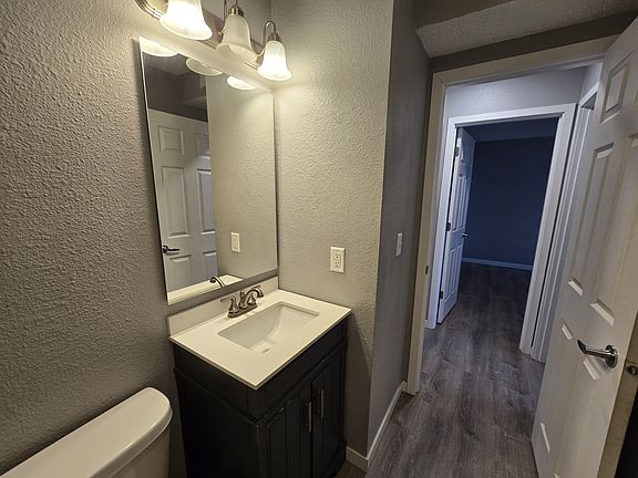 5th image of 105 Ludland Dr Unit 3