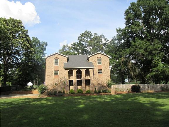3rd image of 836 N College Dr