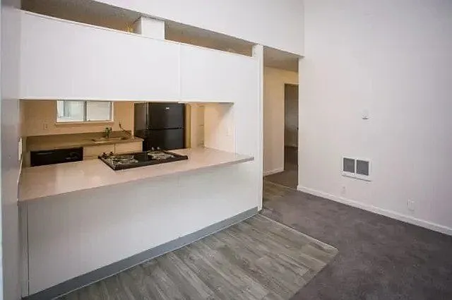 Sawyer Pointe Apartments — Photo 26
