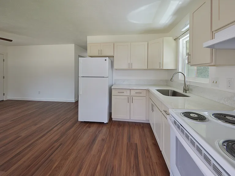 685 Pona Way #A — Photo 4