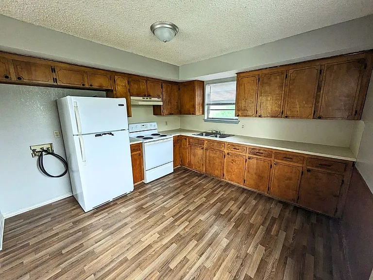 401 N 4th St #F — Photo 4