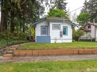 320 W 15th St, Port Angeles, WA 98362