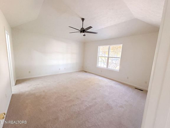 4th image of 141 Meadow View Ln
