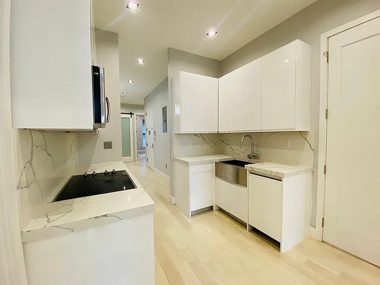 133 E 35th St #3 — Photo 14